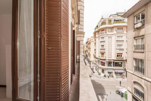 M&F Apartaments Gran Via Madrid Exterior photo