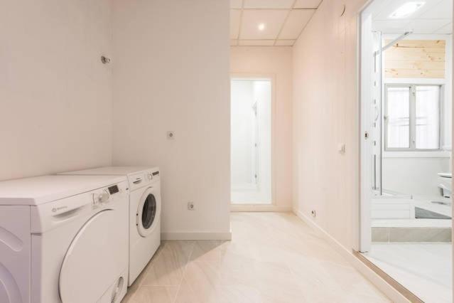 M&F Apartaments Gran Via Madrid Exterior photo